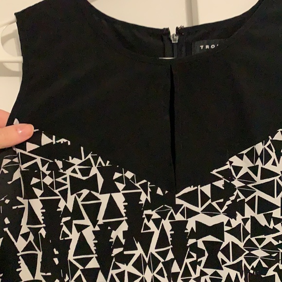 Sleeveless, short romper - Picture 6 of 10